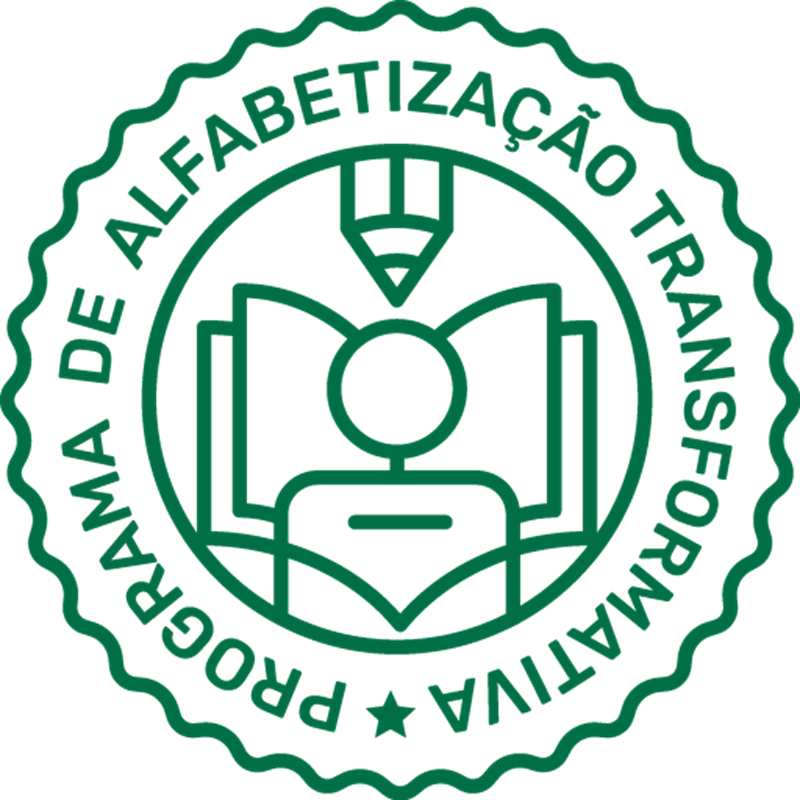 Símbolo de uma prova de alfabetização de transitória com um desenho de uma pessoa lendo um livro e um lápis acima dela, representando educação e aprendizado, com o texto 'Programa de Alfabetização de Transforma'.